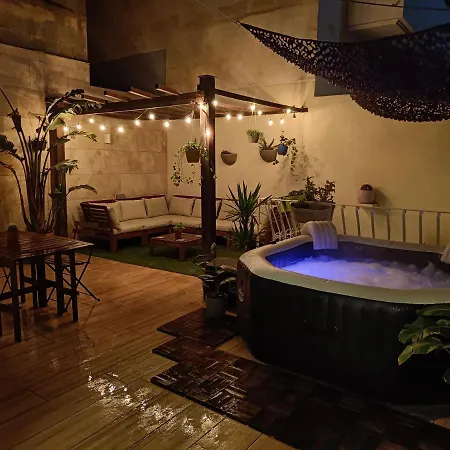 דירה Pearl Pad - Stylish Seaside Duplex With Hot Tub - סליאמה