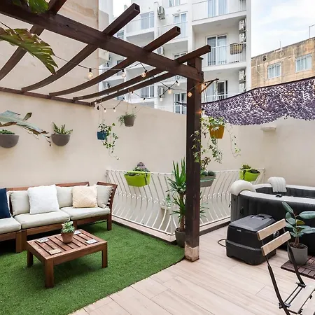 Pearl Pad - Stylish Seaside Duplex With Hot Tub - Sliema