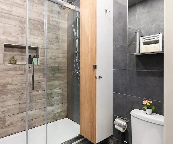 Pearl Pad - Stylish Seaside Duplex With Hot Tub -