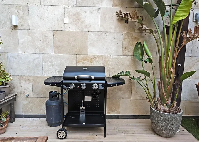 Pearl Pad - Stylish Seaside Duplex With Hot Tub - דירה סליאמה