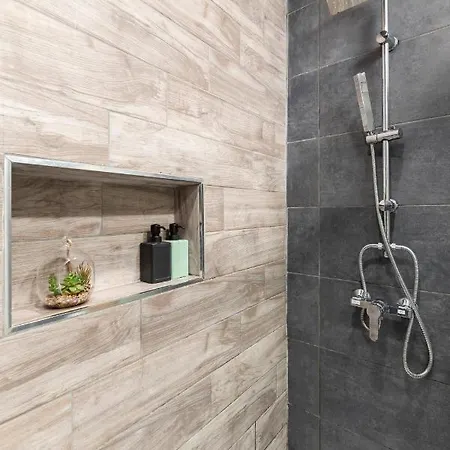 Pearl Pad - Stylish Seaside Duplex With Hot Tub - Sliema