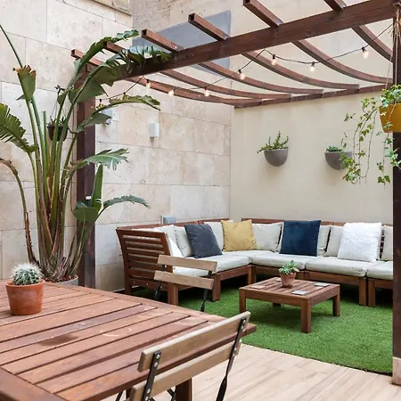 Pearl Pad - Stylish Seaside Duplex With Hot Tub - Sliema